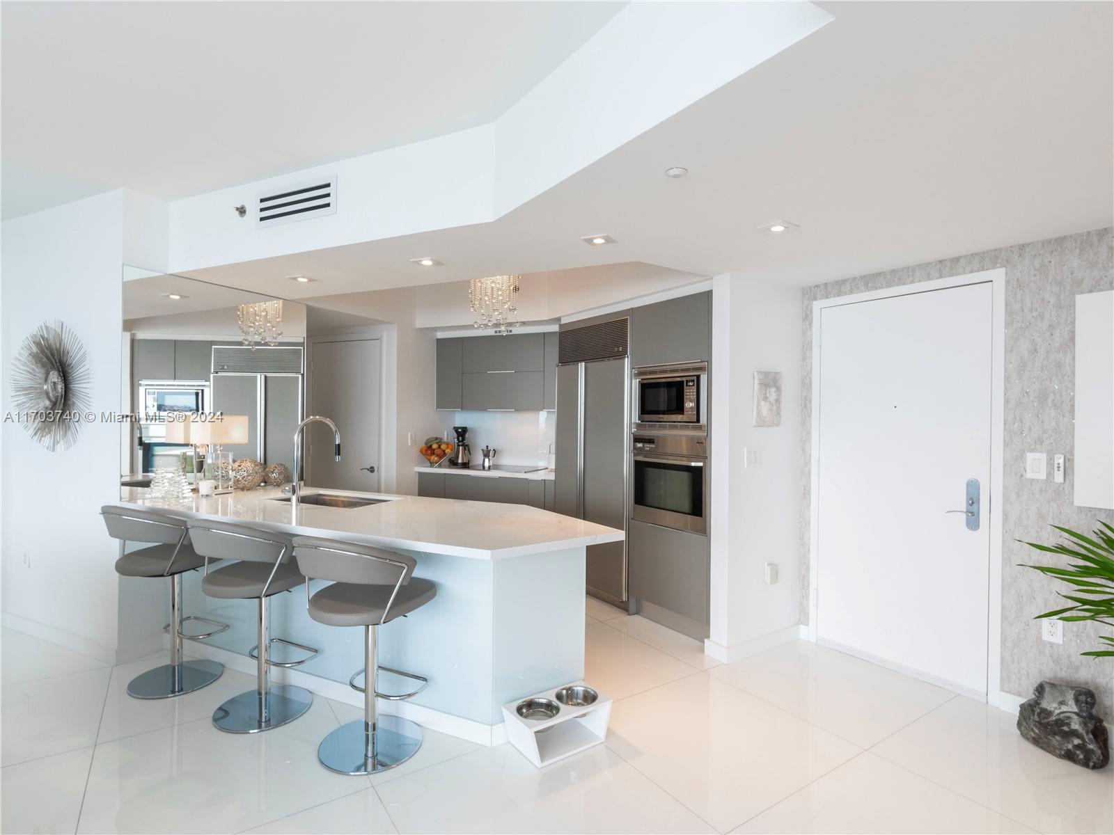 400 Alton Road, Unit 1604 Miami Beach, FL 33139 - Photo 11 of 36 Gallery Image 11