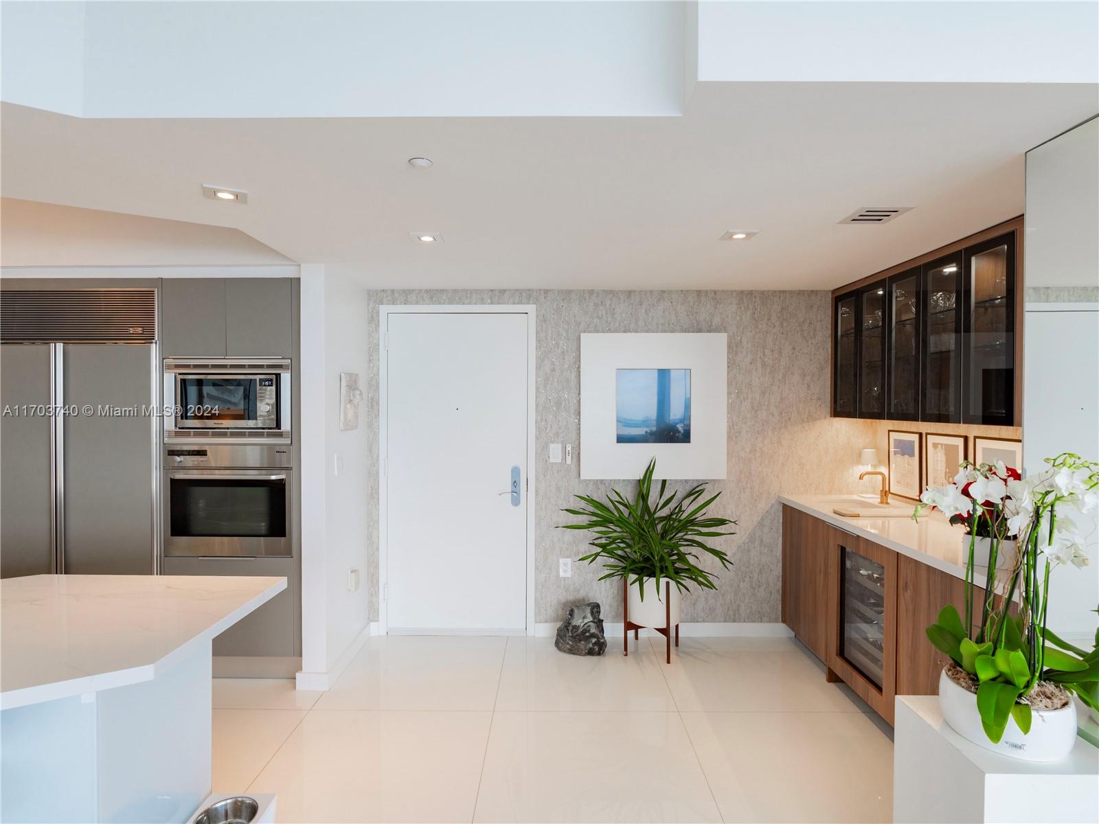 400 Alton Road, Unit 1604 Miami Beach, FL 33139 - Photo 12 of 36 Gallery Image 12