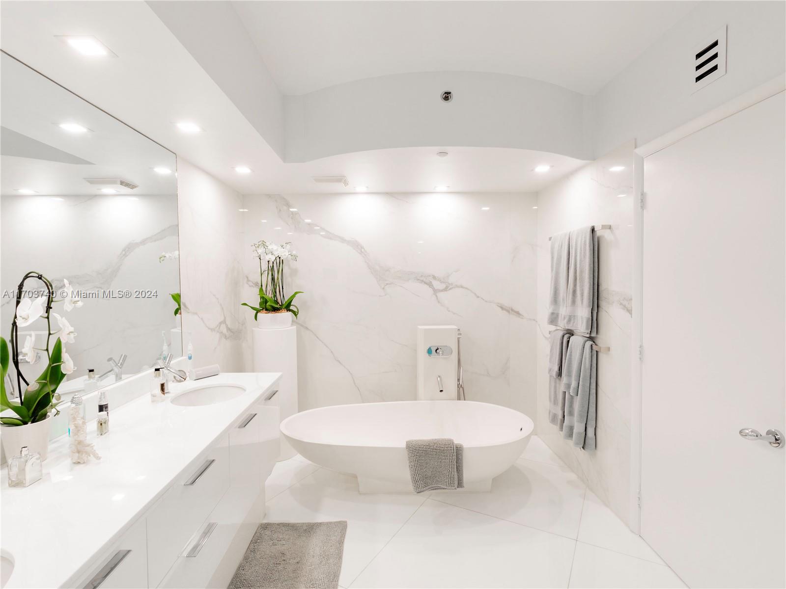 400 Alton Road, Unit 1604 Miami Beach, FL 33139 - Photo 17 of 36 Gallery Image 17