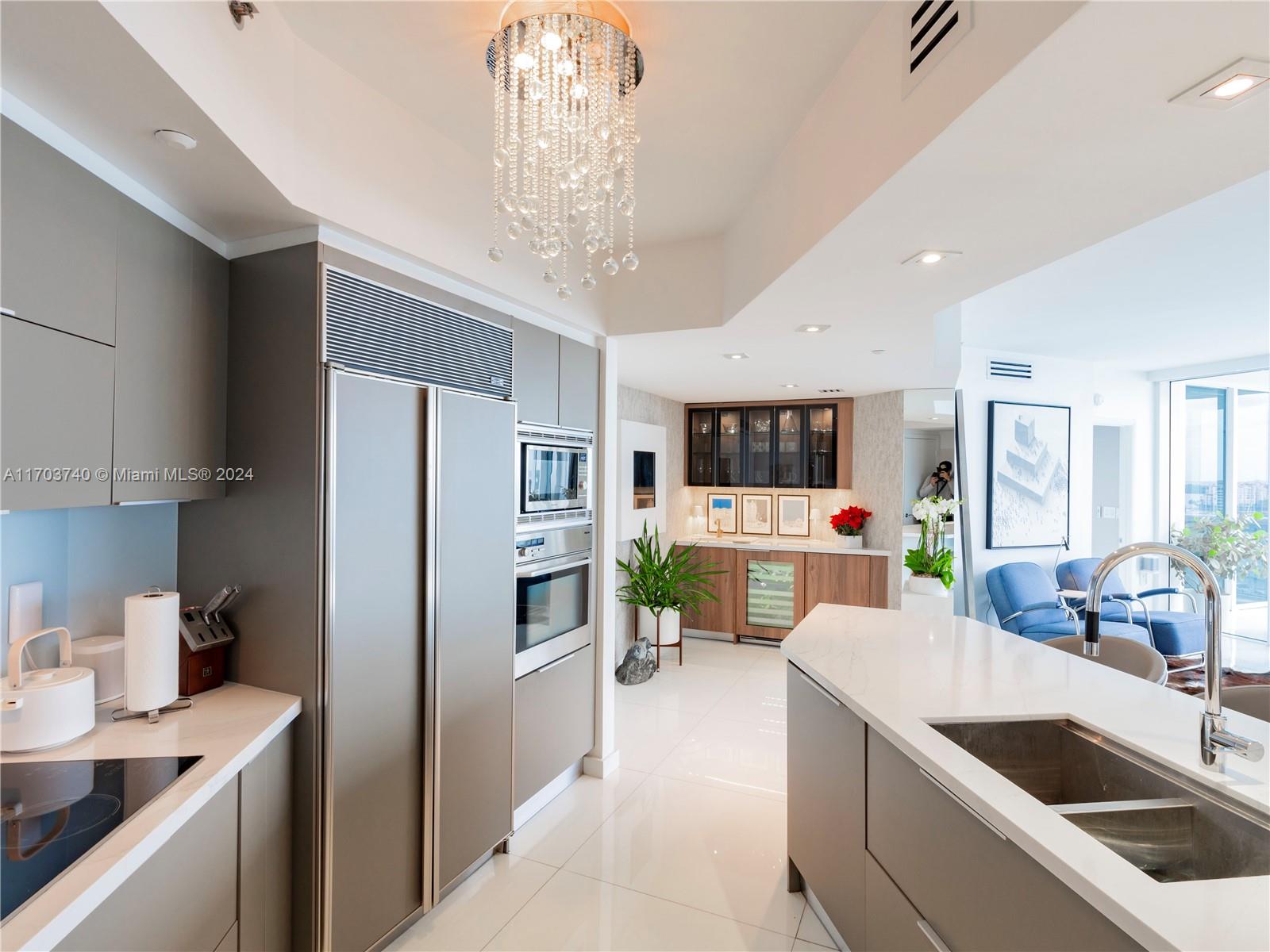 400 Alton Road, Unit 1604 Miami Beach, FL 33139 - Photo 9 of 36 Gallery Image 9