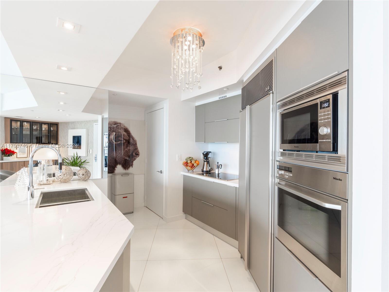 400 Alton Road, Unit 1604 Miami Beach, FL 33139 - Photo 10 of 36 Gallery Image 10