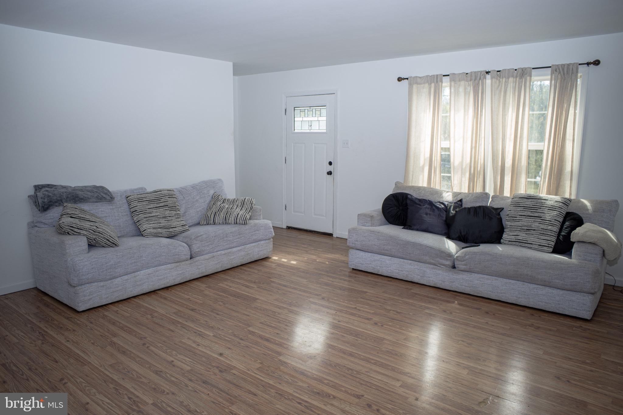 250 Shoemaker Lane Bridgeton, NJ 08302 - Photo 20 of 33 a living room with furniture and a large window