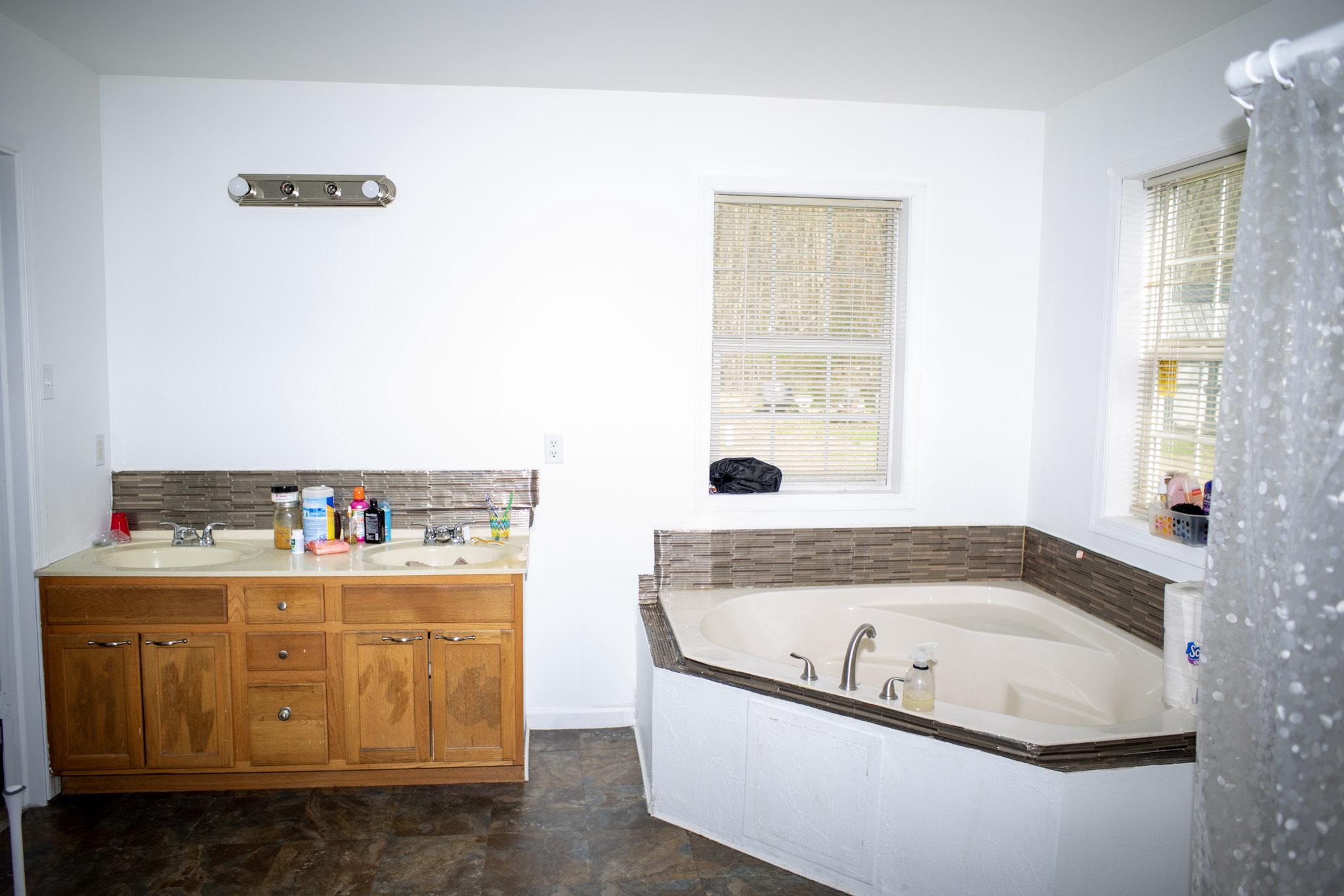 250 Shoemaker Lane Bridgeton, NJ 08302 - Photo 23 of 33 Primary Bathroom