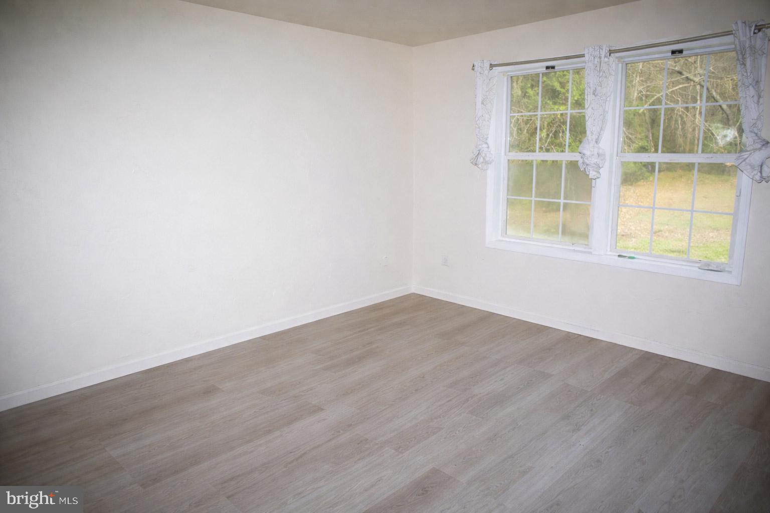 250 Shoemaker Lane Bridgeton, NJ 08302 - Photo 30 of 33 an empty room with a window