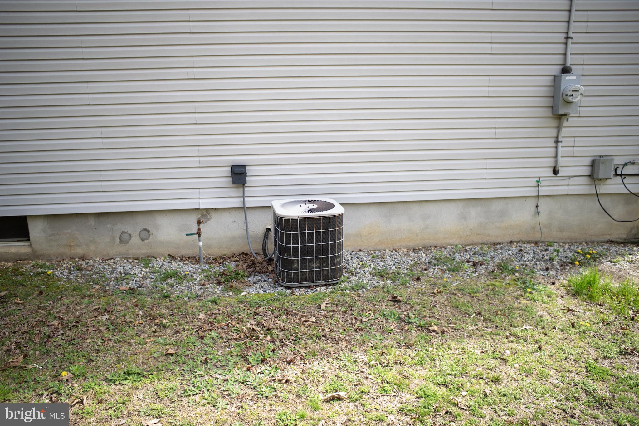 250 Shoemaker Lane Bridgeton, NJ 08302 - Photo 5 of 33 Cooling unit by the home exterior.