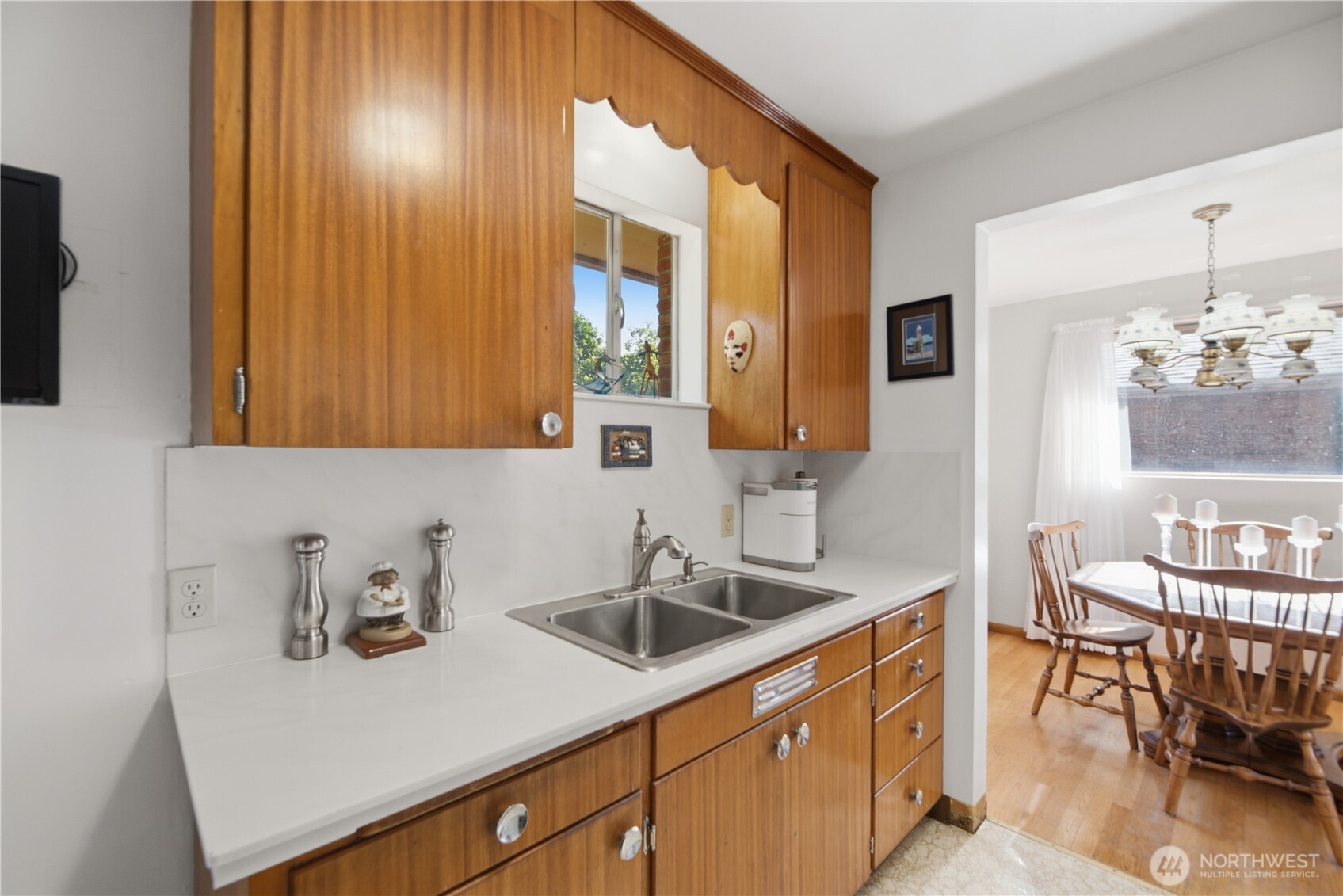 3947 Southwest Portland Street Seattle, WA 98136 - Photo 7 of 27