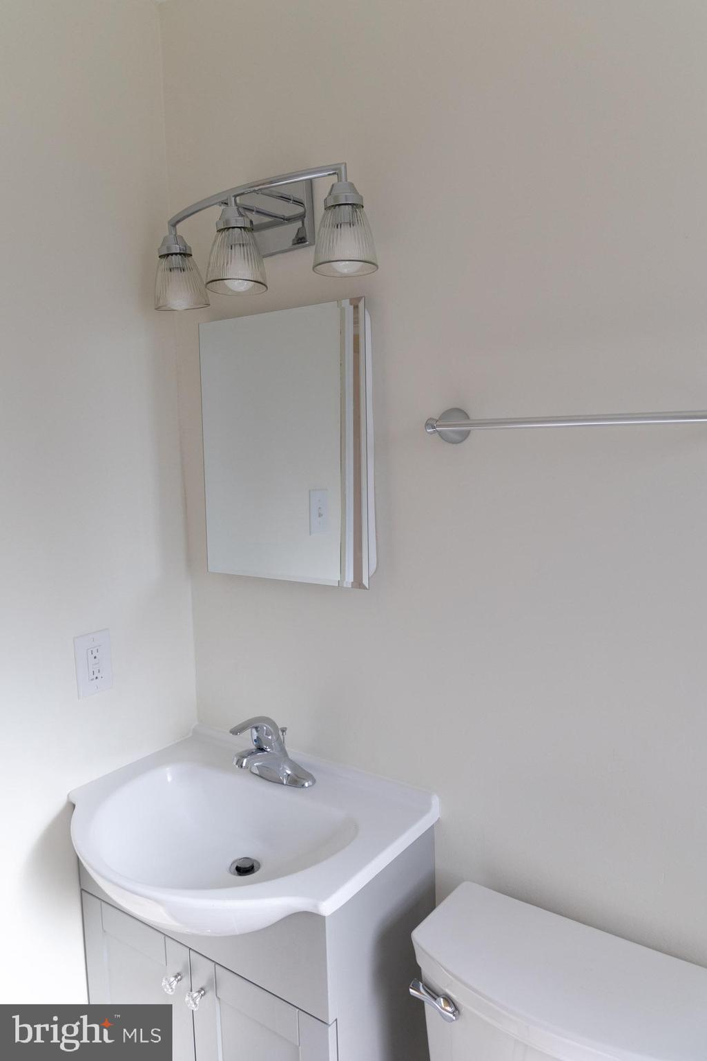 1610 Gridley Lane Silver Spring, MD 20902 - Photo 15 of 45 main level bathroom