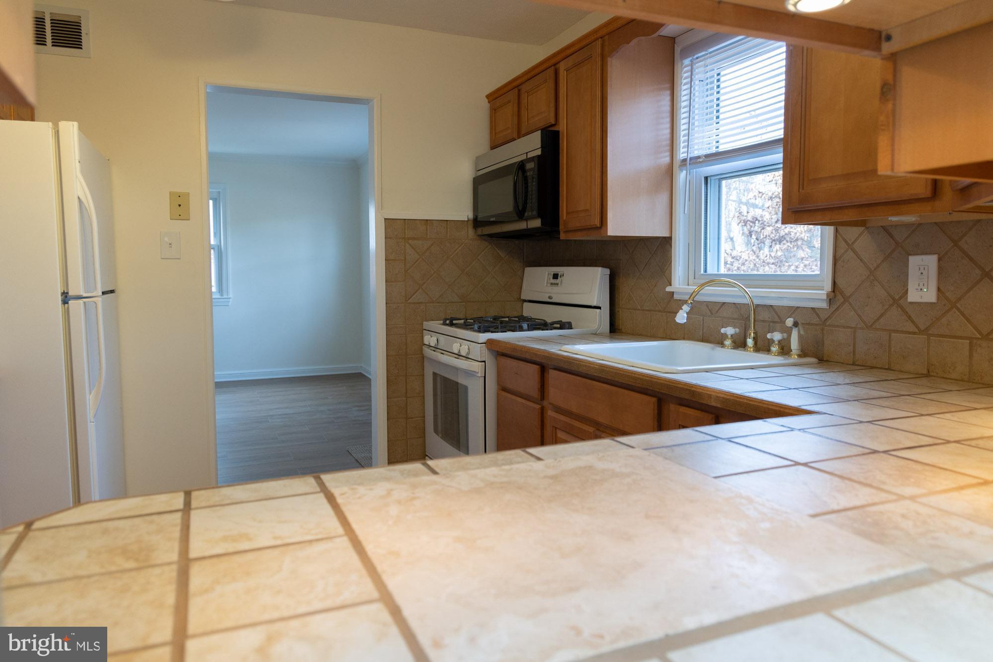 1610 Gridley Lane Silver Spring, MD 20902 - Photo 17 of 45 kitchen