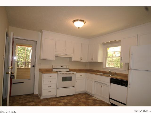 9813 Cattail Road Chesterfield, VA 23838 - Photo 5 of 8 Kitchen