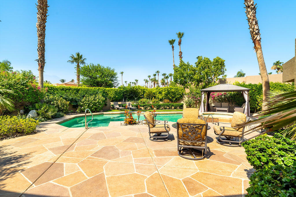 79160 Jack Rabbit Trail La Quinta, CA 92253 - Photo 6 of 48 a view of a patio with a table and chairs