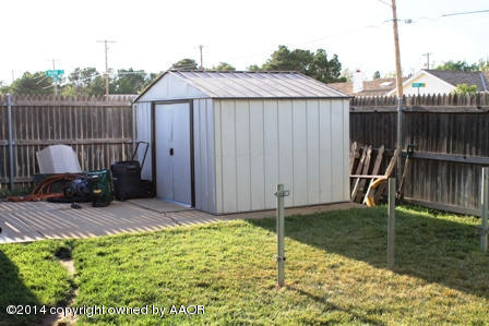 8101 Marni Trail Amarillo, TX 79110 - Photo 37 of 39 a backyard of a house with table and chairs