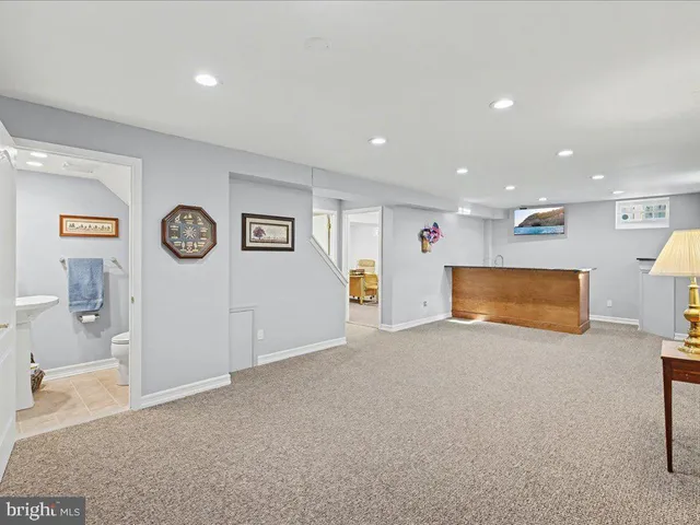 a view of livingroom with furniture