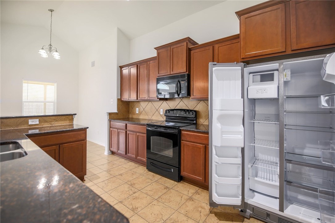 137 Langtry Lane Jarrell, TX 76537 - Photo 15 of 36