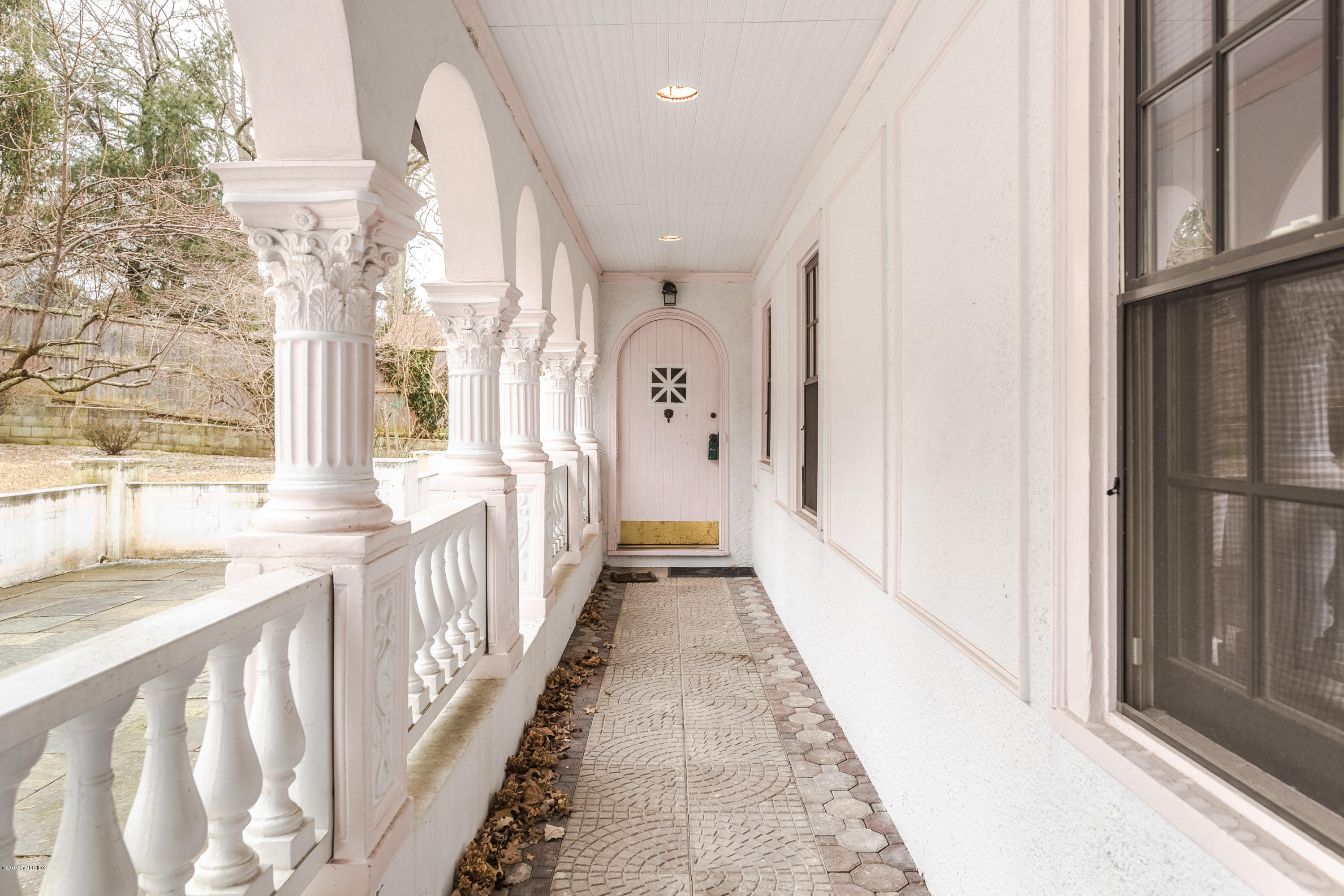 25 Oval Avenue Riverside, CT 06878 - Photo 17 of 18 a view of a hallway with windows