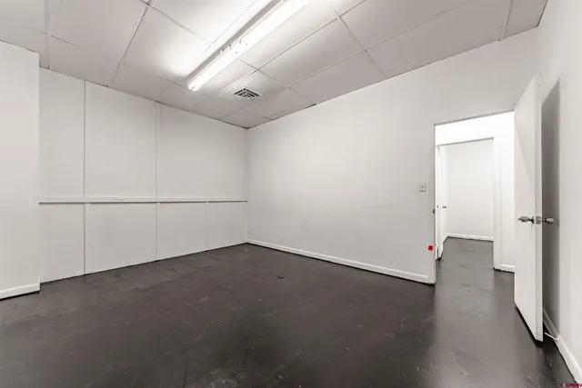 an empty room with a empty space