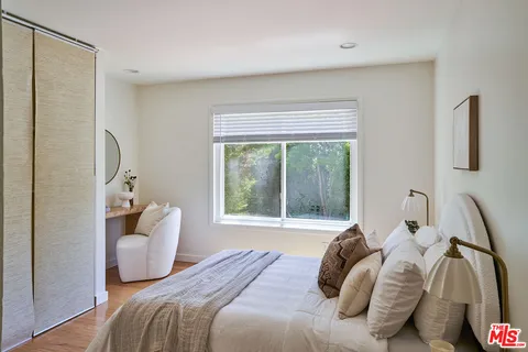 $1,595,000 | 21737 Woodland Crest Drive, Woodland Hills, CA 91364