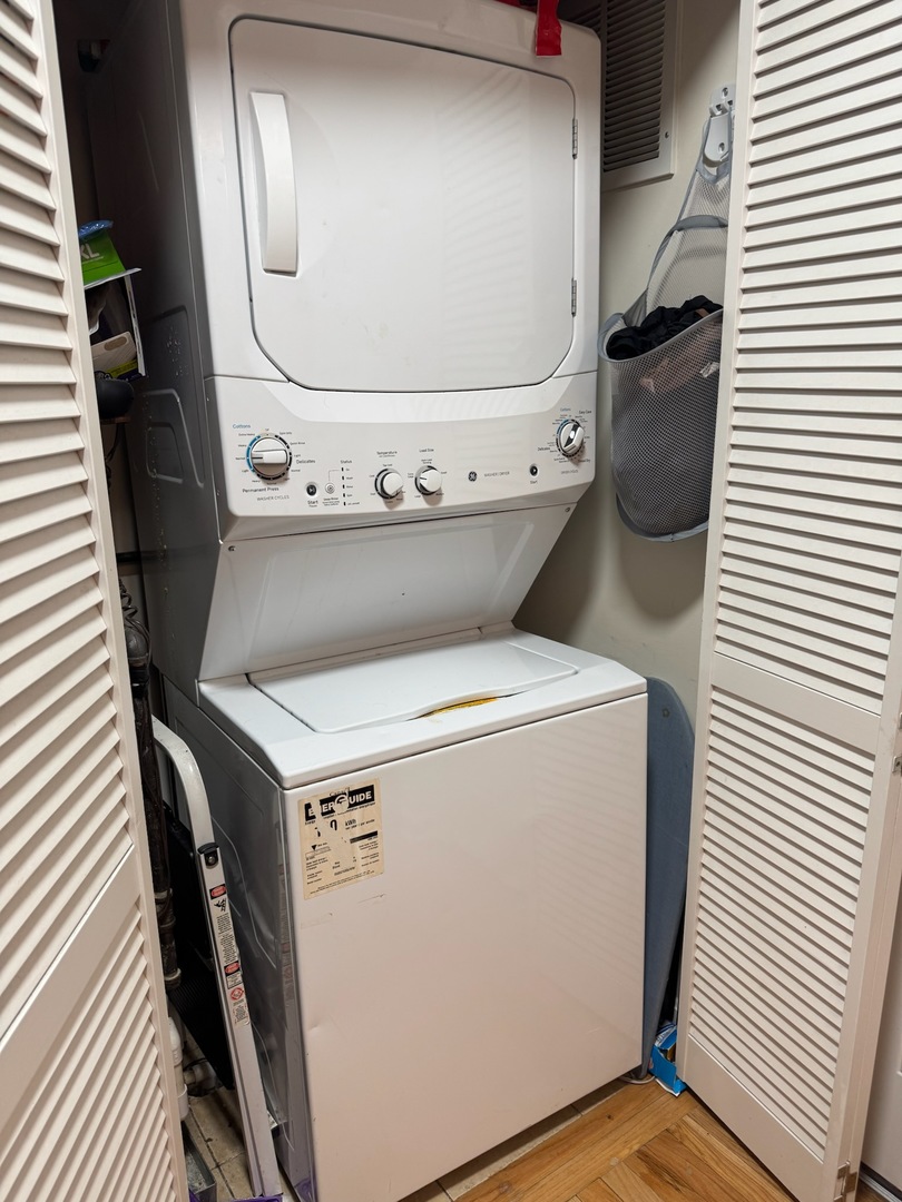 2014 West Superior Street, Unit 2 Chicago, IL 60612 - Photo 11 of 11 a utility room with dryer and washer