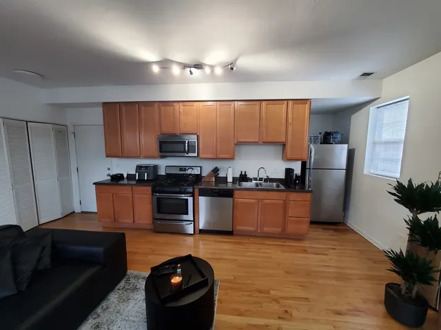 $2,800 | 2014 West Superior Street, Unit 2, Chicago, IL 60612