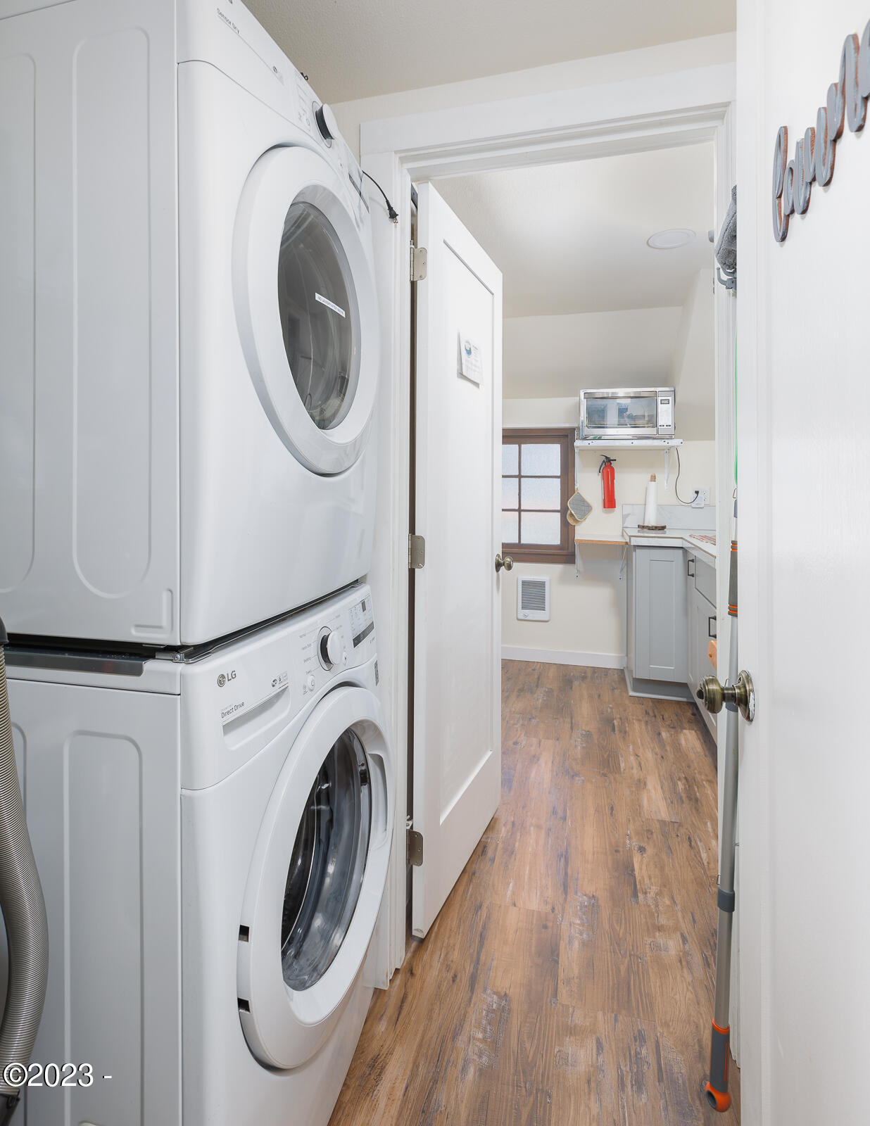 130 Southwest Maple Street Waldport, OR 97394 - Photo 27 of 46 laundry1