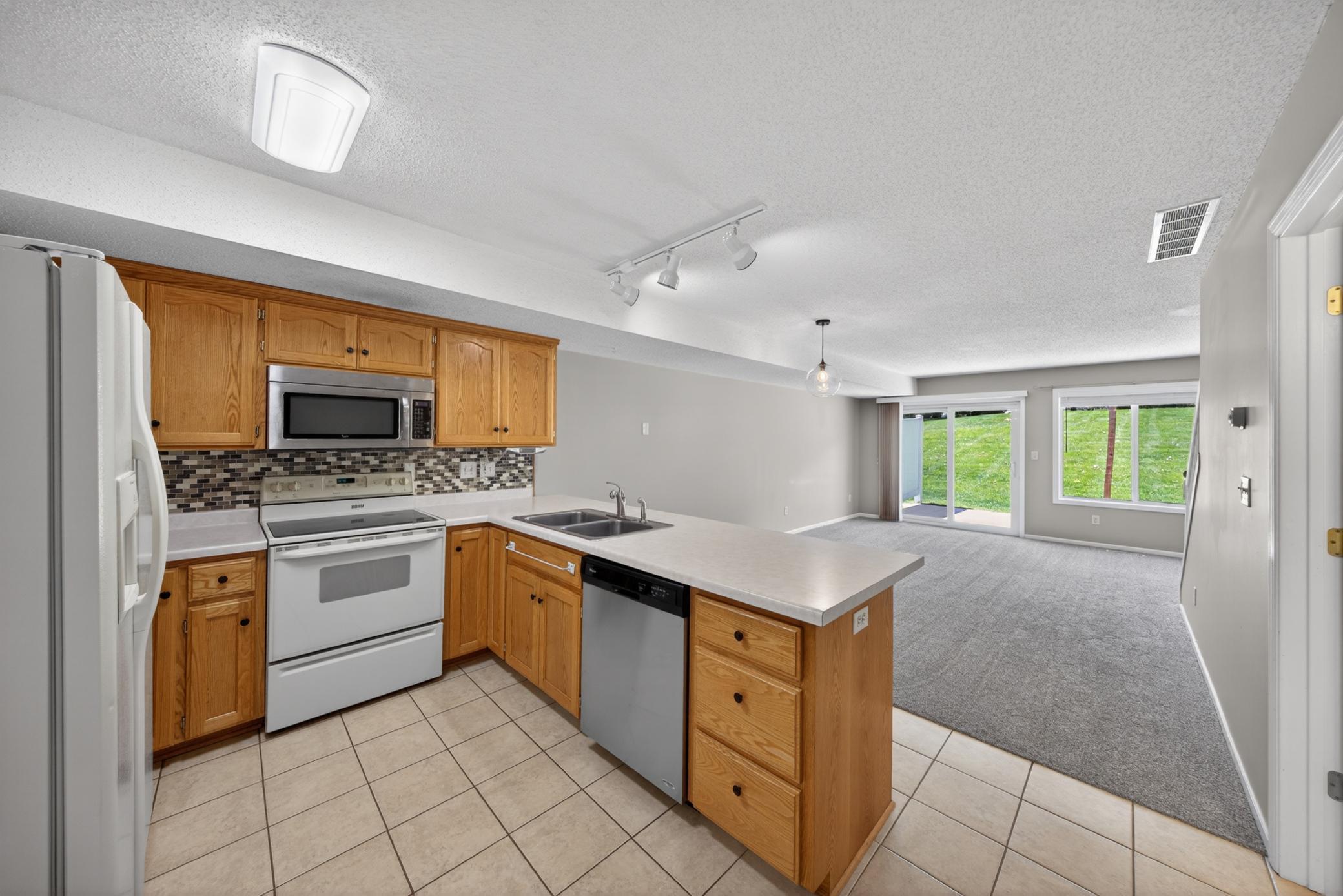 5509 25th Avenue Northwest Rochester, MN 55901 - Photo 3 of 23