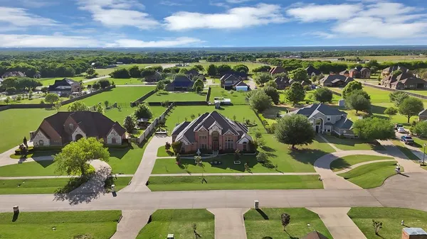 $699,000 | 1611 Mustang Court, Cedar Hill, TX 75104