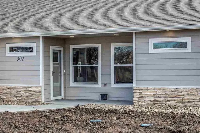 $239,900 | 320 North Warren Avenue, Unit 401, Rose Hill, KS 67133