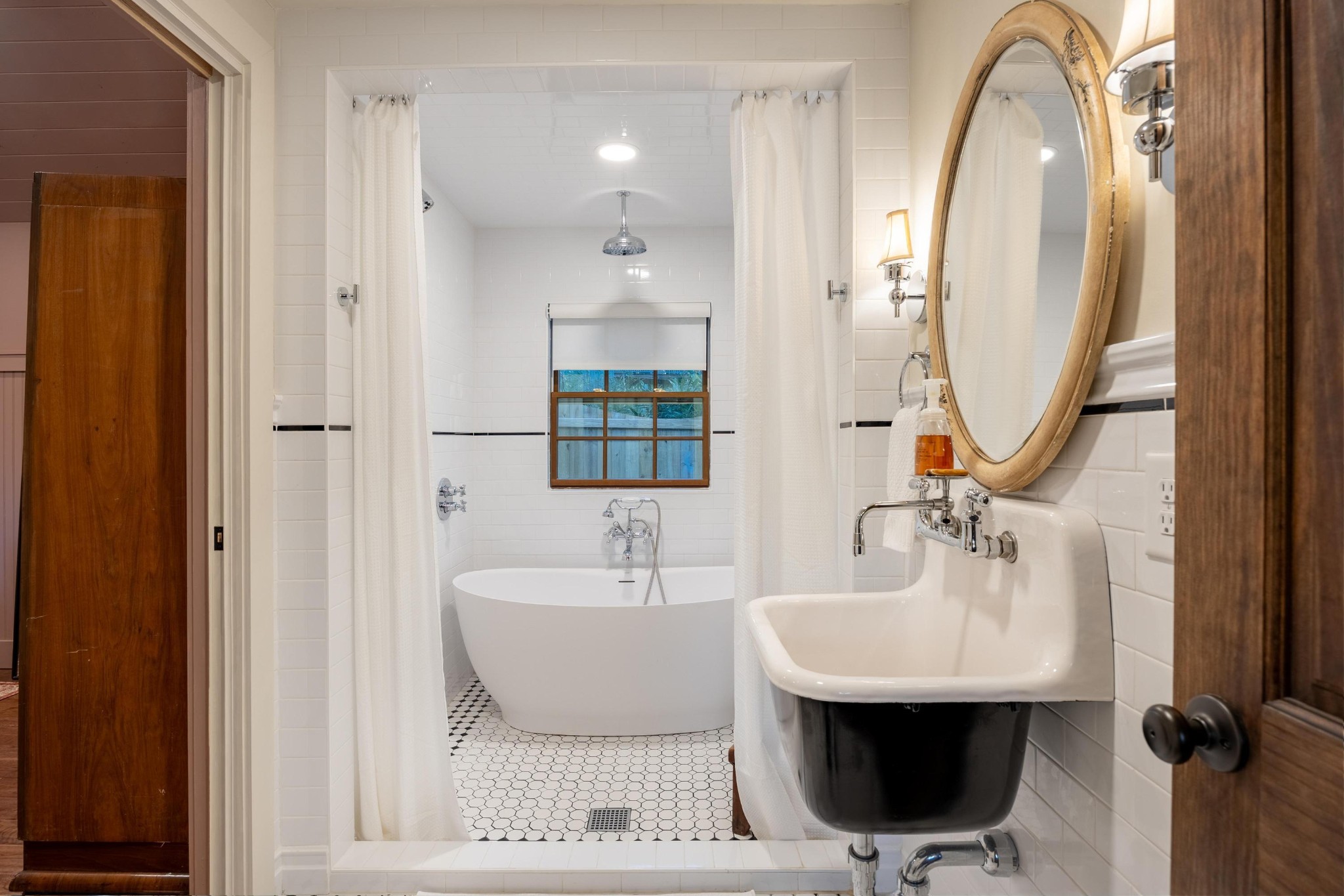 144 Parksville Road Benton, TN 37307 - Photo 39 of 64 a bathroom with a sink a mirror a toilet and bathtub