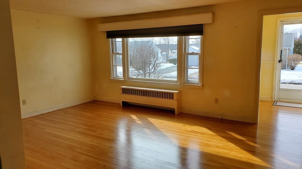 24 Thornton Road Worcester, MA 01606 - Photo 3 of 19 Gallery Image 3