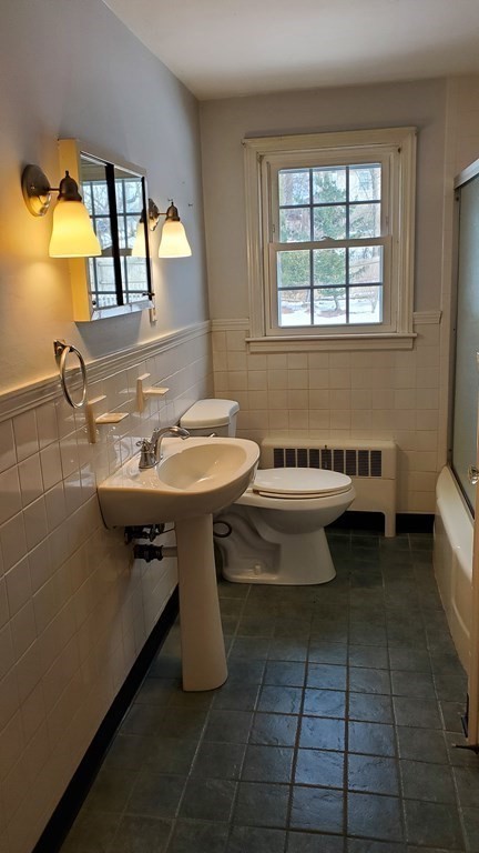 24 Thornton Road Worcester, MA 01606 - Photo 8 of 19 Gallery Image 8