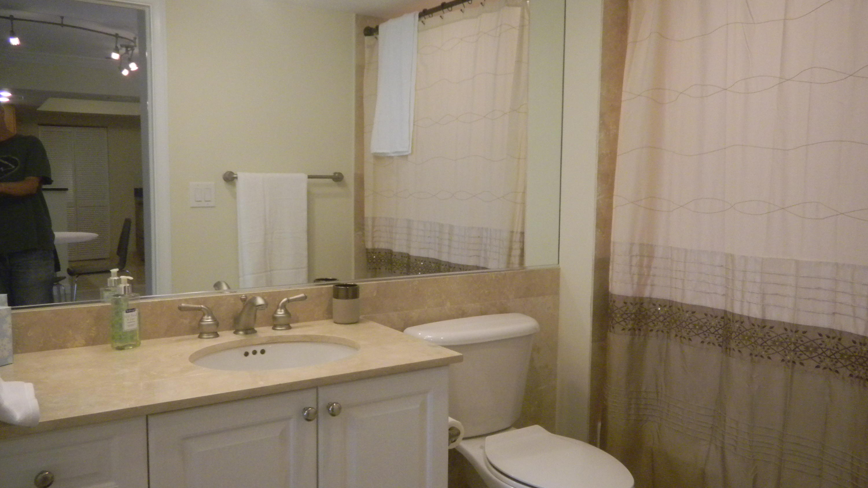 99 Southeast Mizner Boulevard, Unit 343 Boca Raton, FL 33432 - Photo 29 of 40 2nd Bathroom