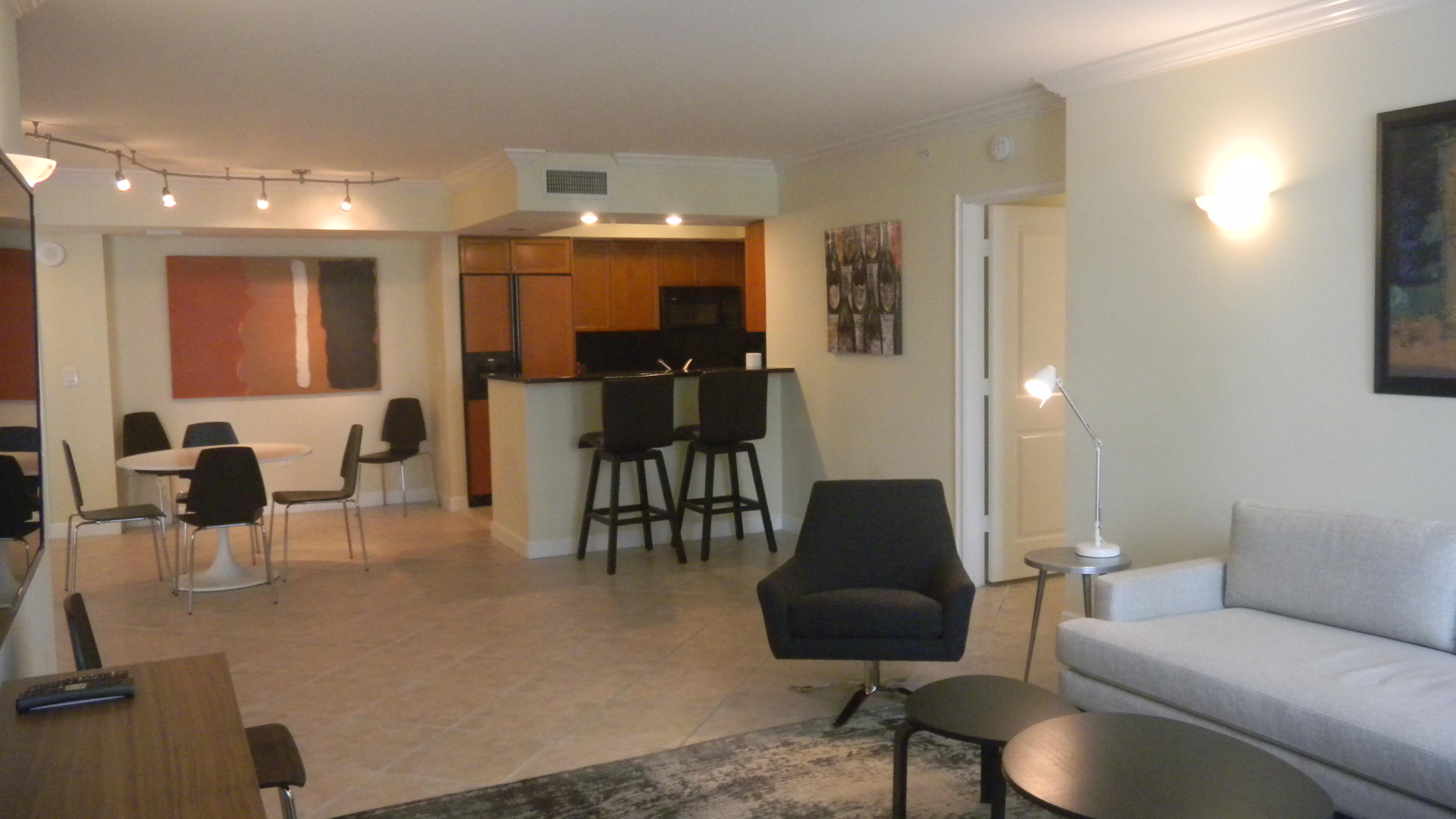 99 Southeast Mizner Boulevard, Unit 343 Boca Raton, FL 33432 - Photo 3 of 40 Livingroom