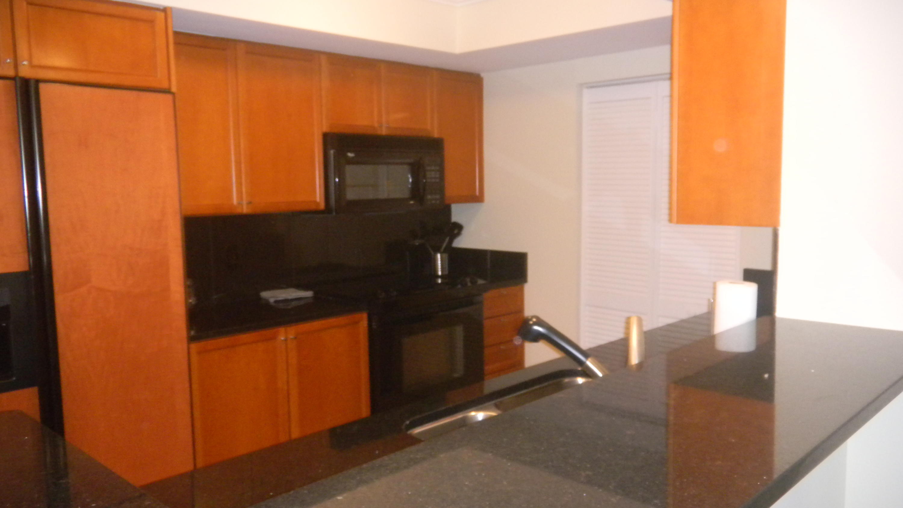 99 Southeast Mizner Boulevard, Unit 343 Boca Raton, FL 33432 - Photo 5 of 40 Kitchen