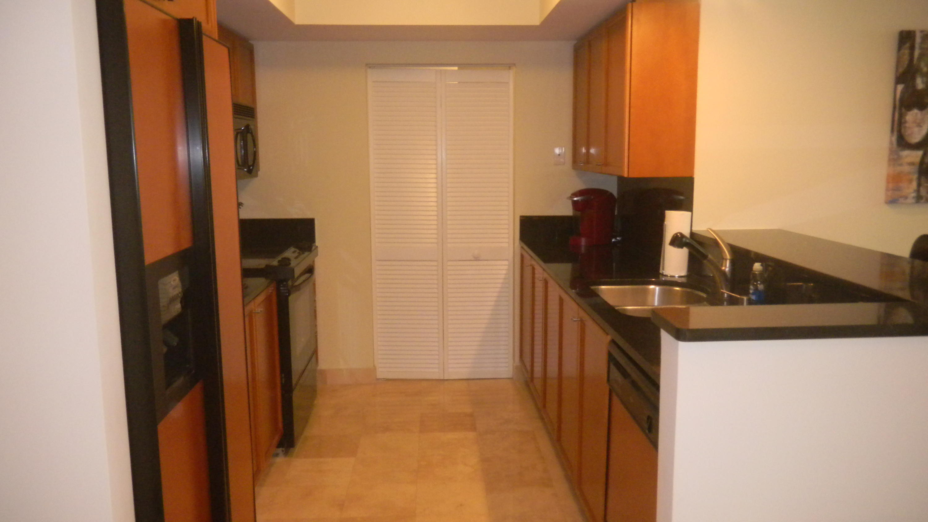 99 Southeast Mizner Boulevard, Unit 343 Boca Raton, FL 33432 - Photo 6 of 40 Kitchen