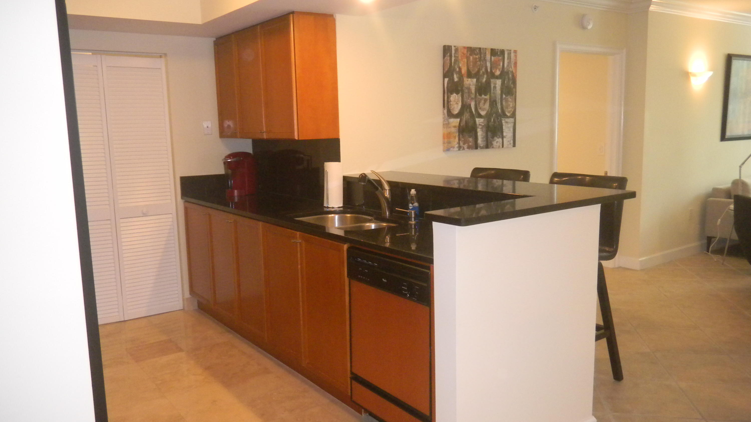 99 Southeast Mizner Boulevard, Unit 343 Boca Raton, FL 33432 - Photo 7 of 40 Kitchen