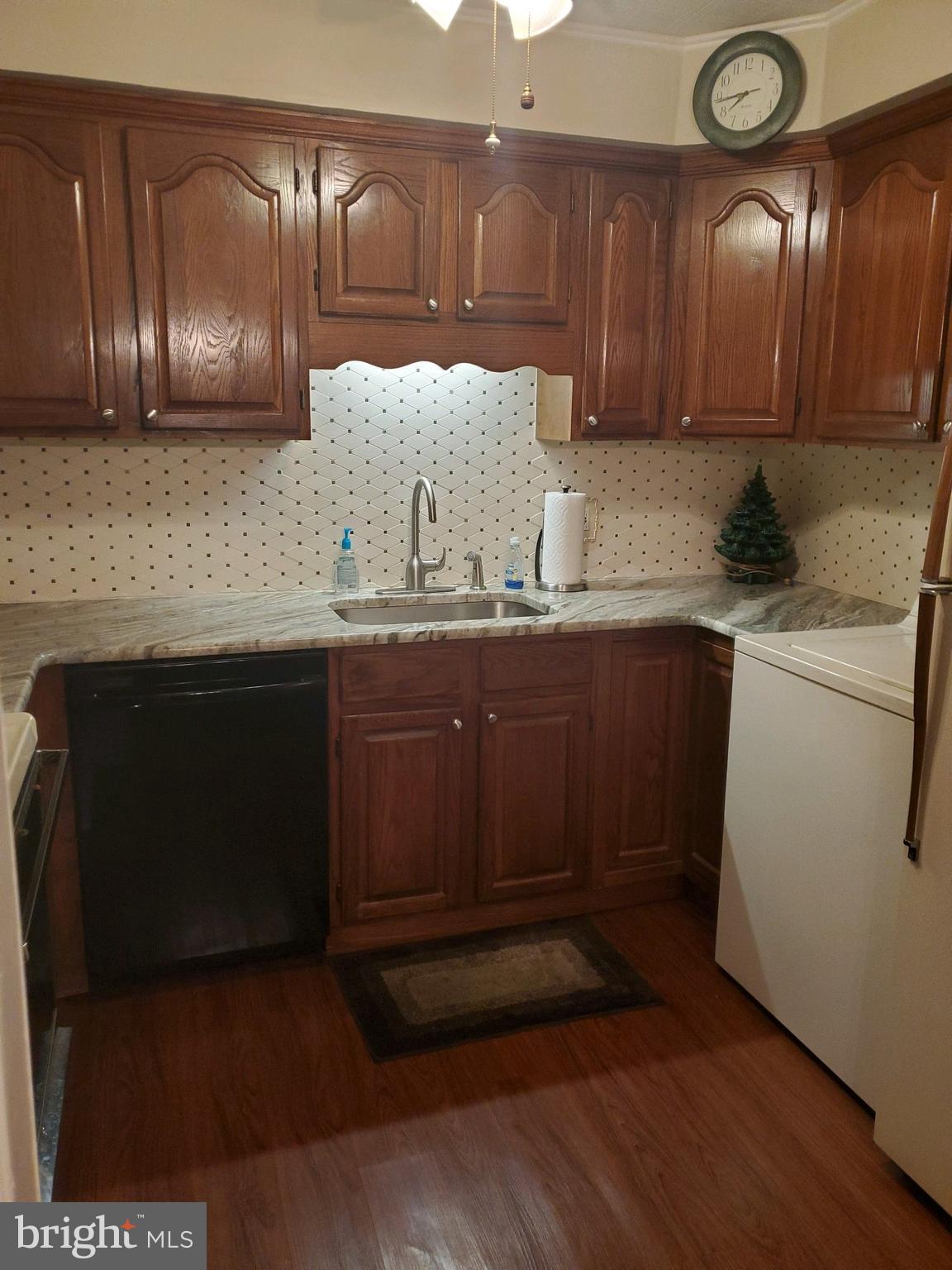 25 Conifer Road Levittown, PA 19057 - Photo 4 of 8