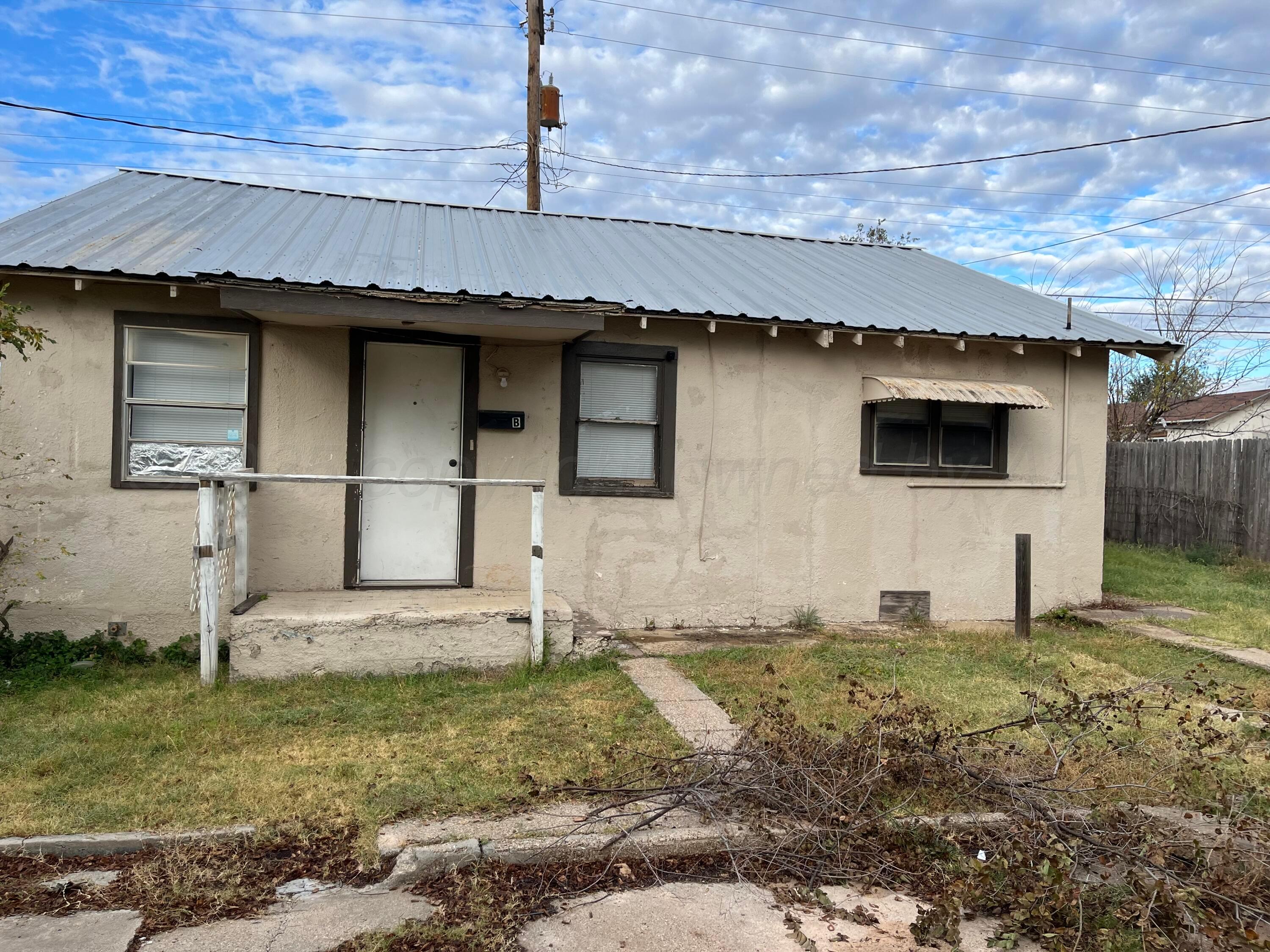 315 North Hedgecoke Street Borger, TX 79007 - Photo 11 of 24 a front view of a house with garden
