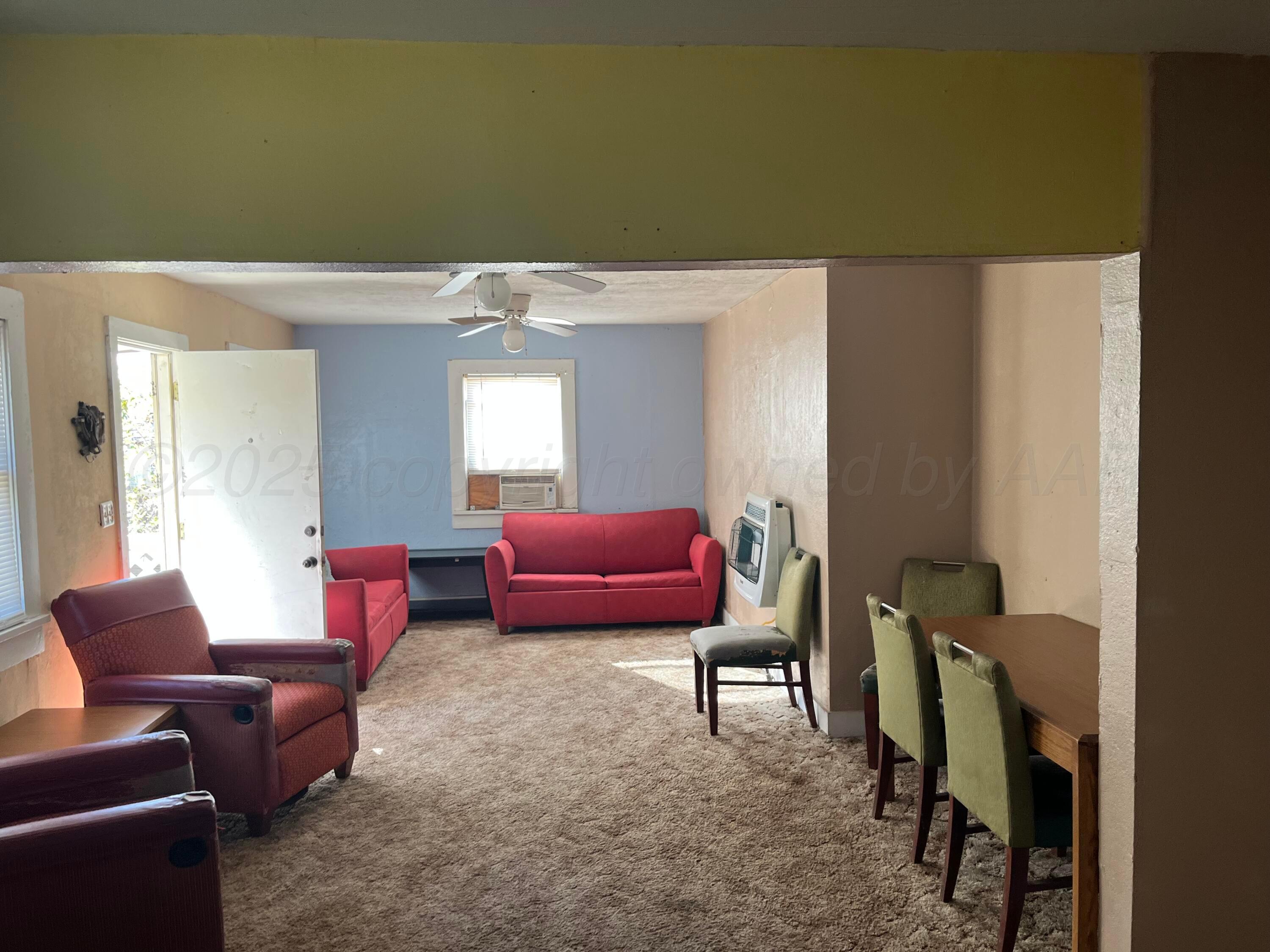 315 North Hedgecoke Street Borger, TX 79007 - Photo 13 of 24 a living room with furniture and a chair