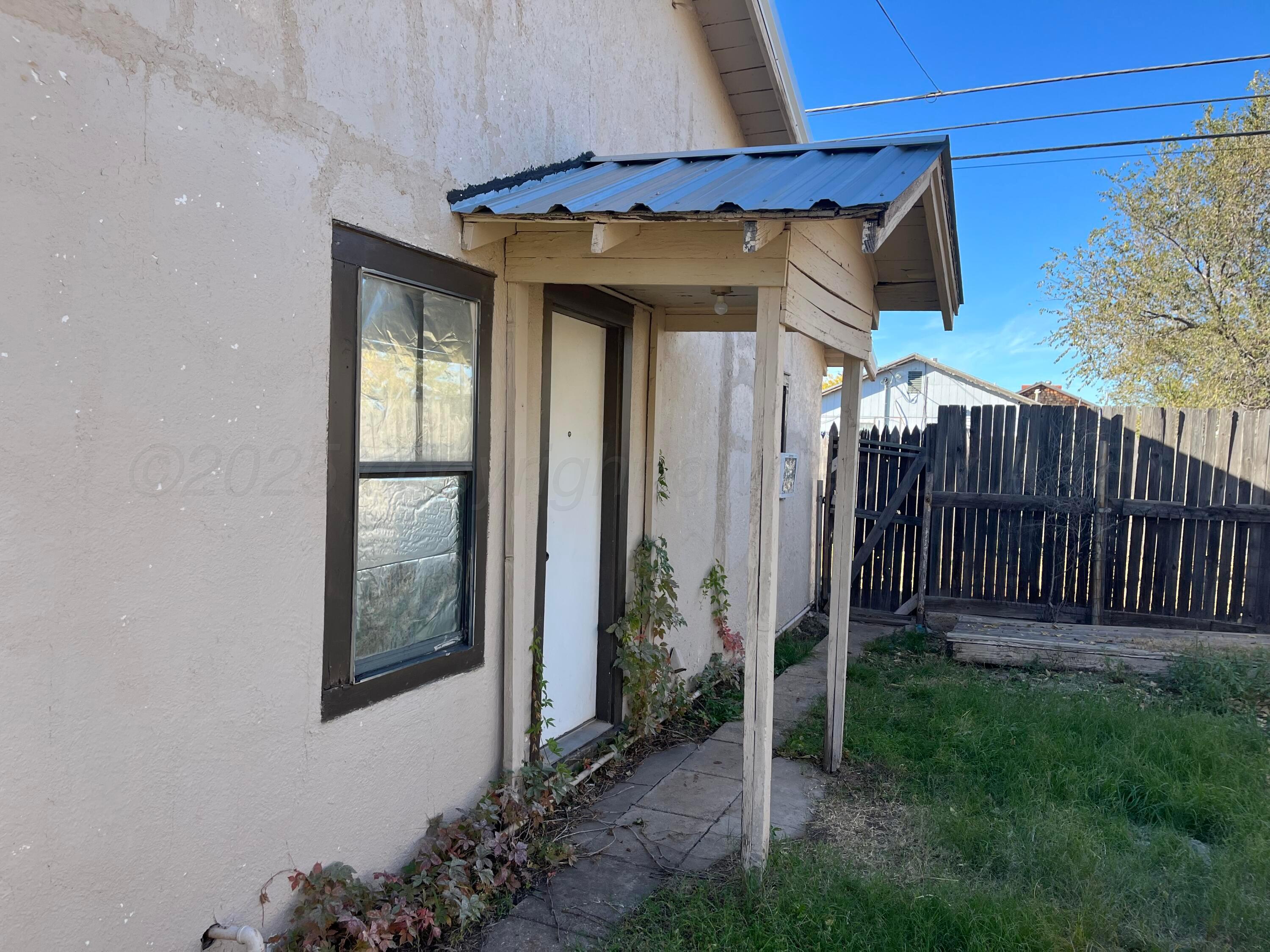315 North Hedgecoke Street Borger, TX 79007 - Photo 17 of 24 a view of a backyard with plants