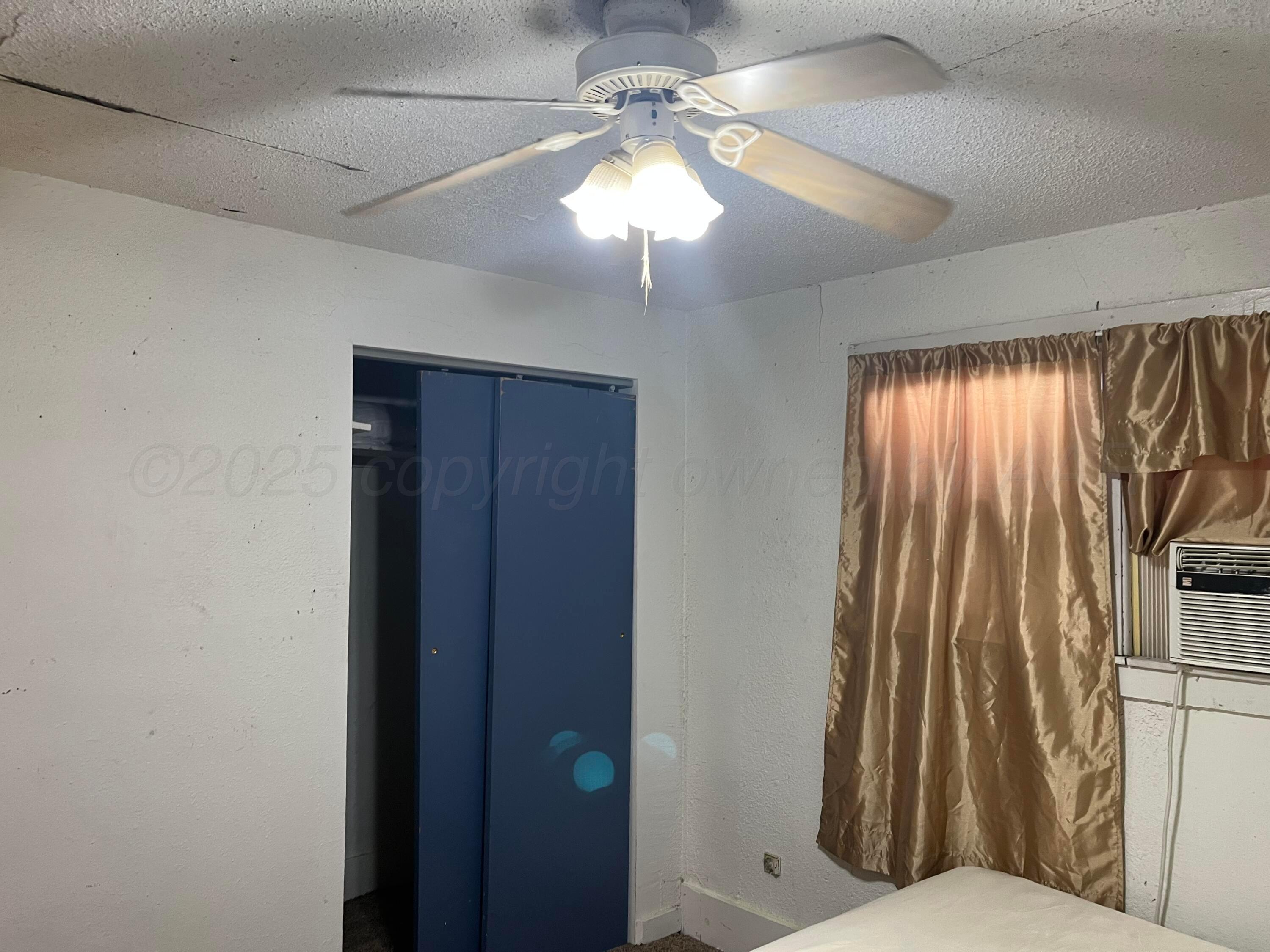 315 North Hedgecoke Street Borger, TX 79007 - Photo 6 of 24 a bathroom with a toilet and a shower
