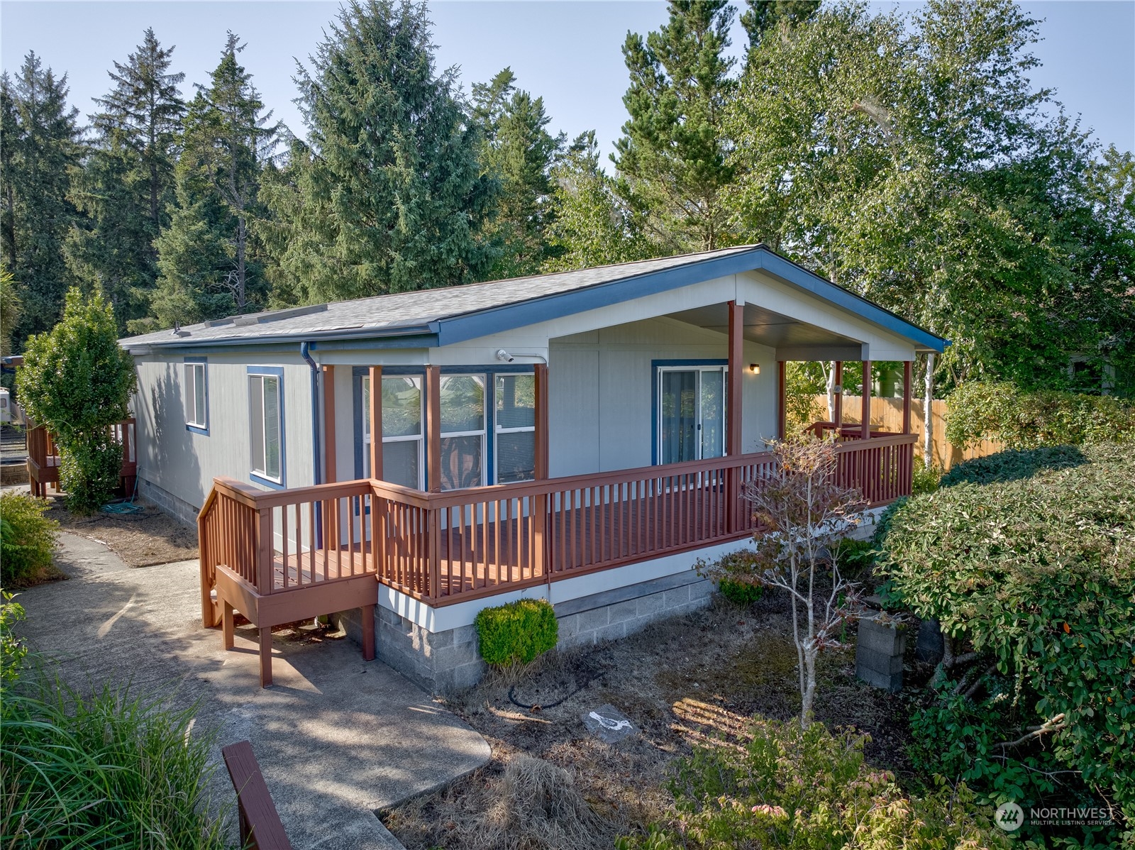 26507 Sandridge Road Nahcotta, WA 98640 - Photo 11 of 40 a front view of a house with garden