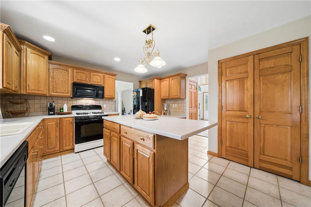809 Rembrandt Circle Irwin, PA 15642 - Photo 18 of 41