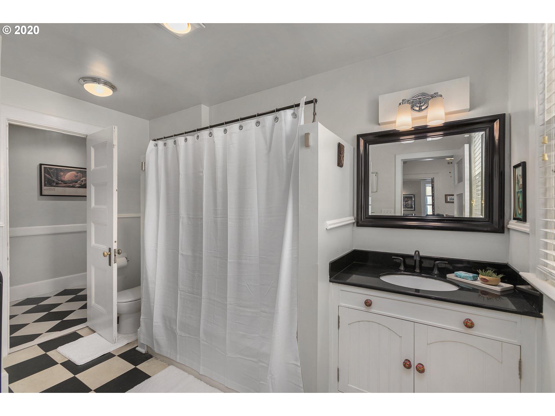 731 Southwest King Avenue, Unit 16 Portland, OR 97205 - Photo 21 of 27