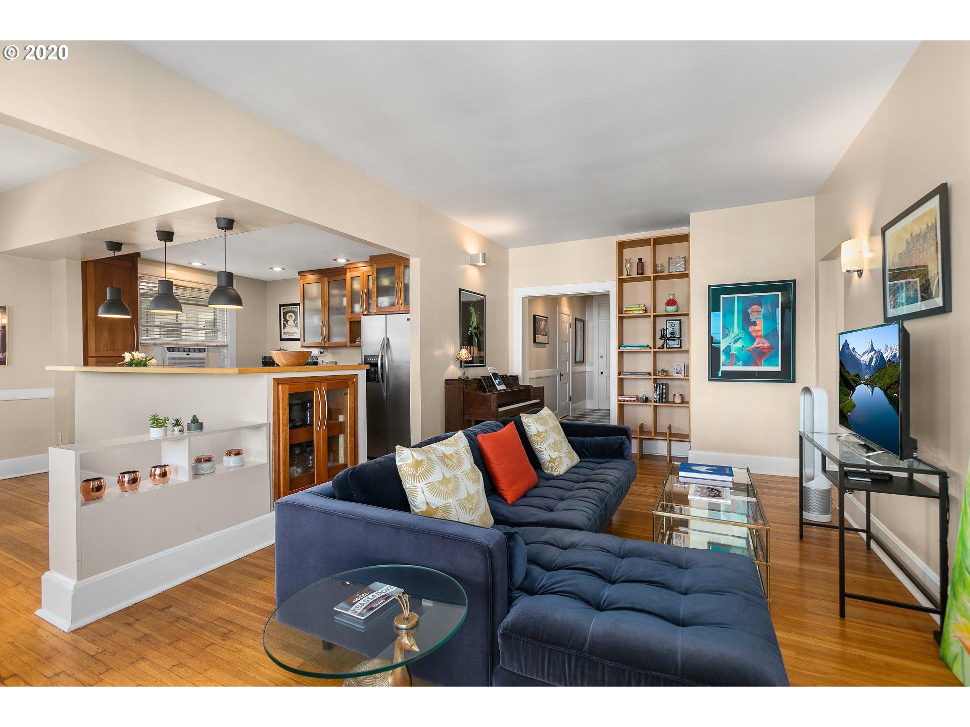 731 Southwest King Avenue, Unit 16 Portland, OR 97205 - Photo 9 of 27