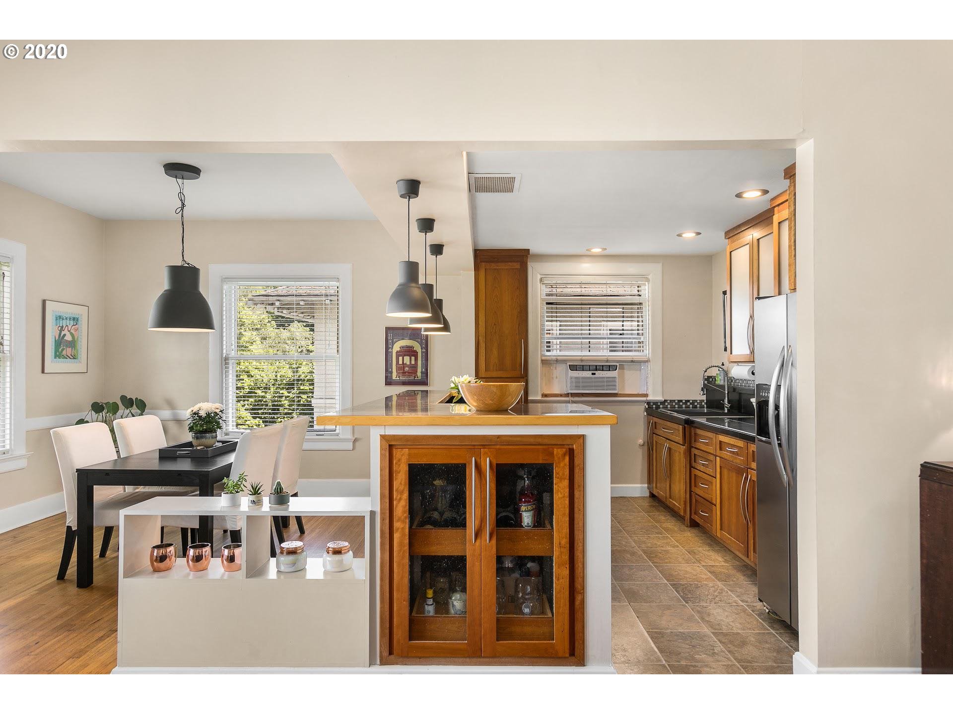 731 Southwest King Avenue, Unit 16 Portland, OR 97205 - Photo 10 of 27