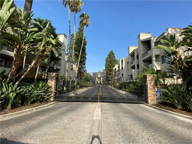 $2,400 | 5515 Canoga Avenue, Unit 231, Woodland Hills, CA 91367