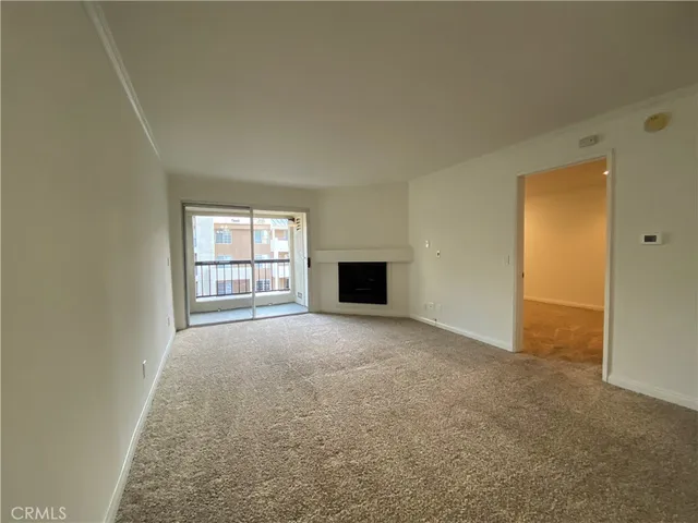 $2,250 | 5515 Canoga Avenue, Unit 231, Woodland Hills, CA 91367