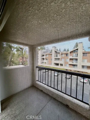 $2,250 | 5515 Canoga Avenue, Unit 231, Woodland Hills, CA 91367
