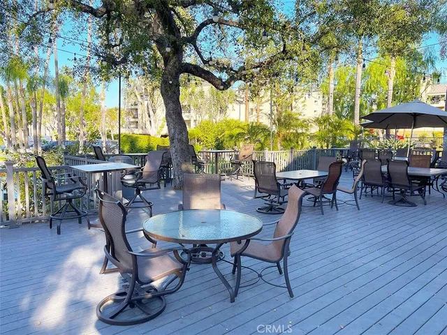 $2,250 | 5515 Canoga Avenue, Unit 231, Woodland Hills, CA 91367