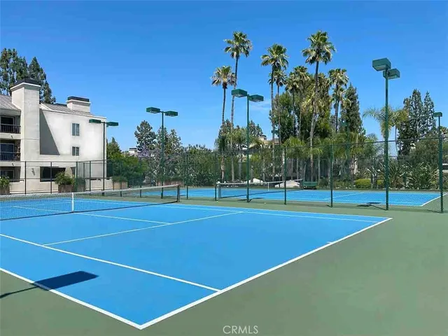 $2,250 | 5515 Canoga Avenue, Unit 231, Woodland Hills, CA 91367