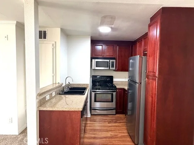 $2,250 | 5515 Canoga Avenue, Unit 231, Woodland Hills, CA 91367